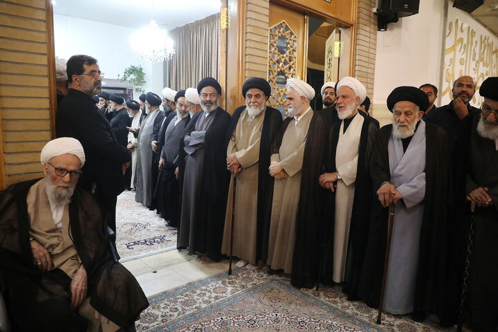 تصاویر/ مراسم بزرگداشت آیت‌ الله العظمی سید موسی شبیری زنجانی (قدس الله نفسه الزکیه) از سوی رهبر معظم انقلاب اسلامی در حرم مطهر حضرت فاطمه معصومه (س)