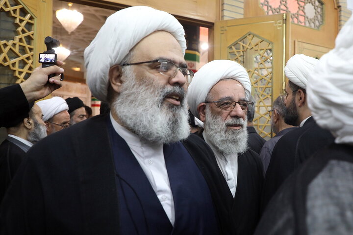تصاویر/ مراسم بزرگداشت آیت‌ الله العظمی سید موسی شبیری زنجانی (قدس الله نفسه الزکیه) از سوی رهبر معظم انقلاب اسلامی در حرم مطهر حضرت فاطمه معصومه (س)