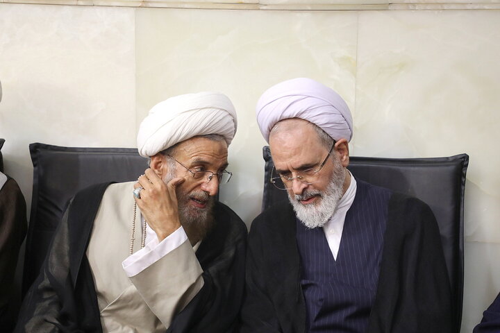 تصاویر/ مراسم بزرگداشت آیت‌ الله العظمی سید موسی شبیری زنجانی (قدس الله نفسه الزکیه) از سوی رهبر معظم انقلاب اسلامی در حرم مطهر حضرت فاطمه معصومه (س)