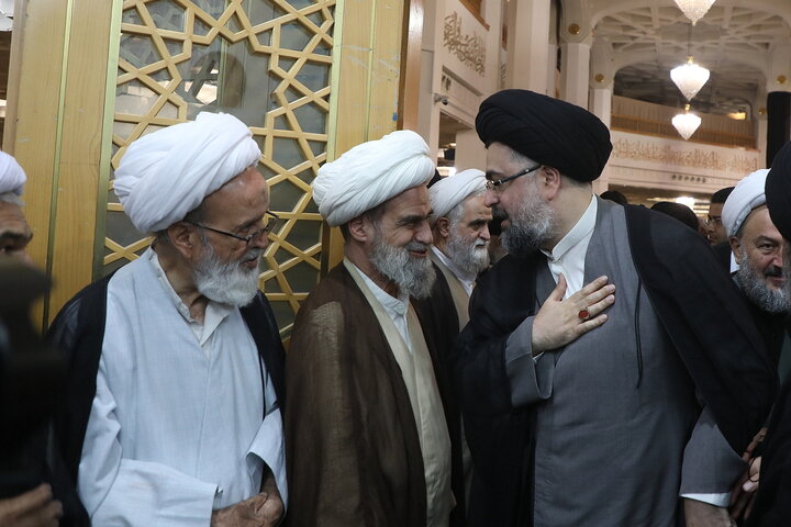 تصاویر/ مراسم بزرگداشت آیت‌ الله العظمی سید موسی شبیری زنجانی (قدس الله نفسه الزکیه) از سوی رهبر معظم انقلاب اسلامی در حرم مطهر حضرت فاطمه معصومه (س)
