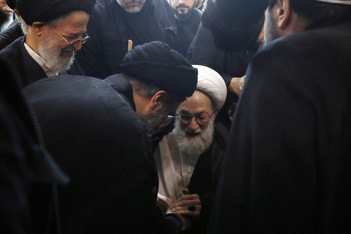 تصاویر/ مراسم بزرگداشت آیت‌ الله العظمی سید موسی شبیری زنجانی (قدس الله نفسه الزکیه) از سوی رهبر معظم انقلاب اسلامی در حرم مطهر حضرت فاطمه معصومه (س)