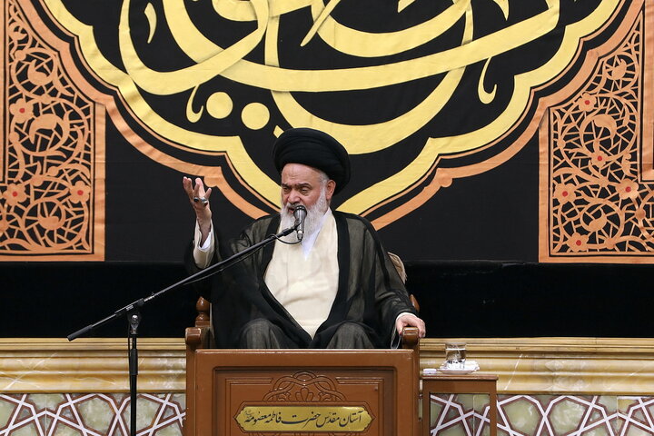 تصاویر/ مراسم بزرگداشت آیت‌ الله العظمی سید موسی شبیری زنجانی (قدس الله نفسه الزکیه) از سوی رهبر معظم انقلاب اسلامی در حرم مطهر حضرت فاطمه معصومه (س)