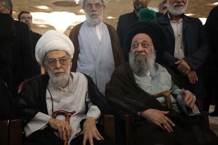 تصاویر/ مراسم بزرگداشت آیت‌ الله العظمی سید موسی شبیری زنجانی (قدس الله نفسه الزکیه) از سوی رهبر معظم انقلاب اسلامی در حرم مطهر حضرت فاطمه معصومه (س)