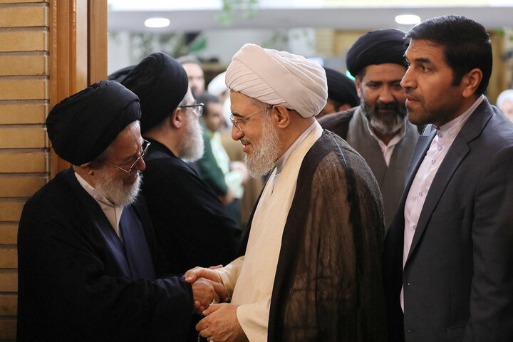 تصاویر/ مراسم بزرگداشت آیت‌ الله العظمی سید موسی شبیری زنجانی (قدس الله نفسه الزکیه) از سوی رهبر معظم انقلاب اسلامی در حرم مطهر حضرت فاطمه معصومه (س)