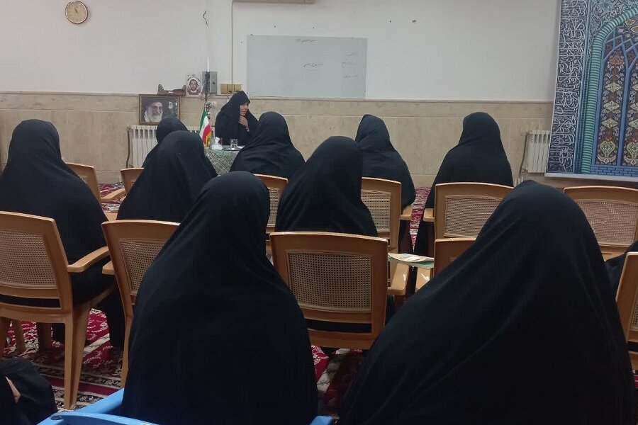 بررسی چالش‌های تربیتی و ارتباطی نوجوانان در مدرسه علمیه تخصصی فاطمه‌الزهرا(س) اردکان