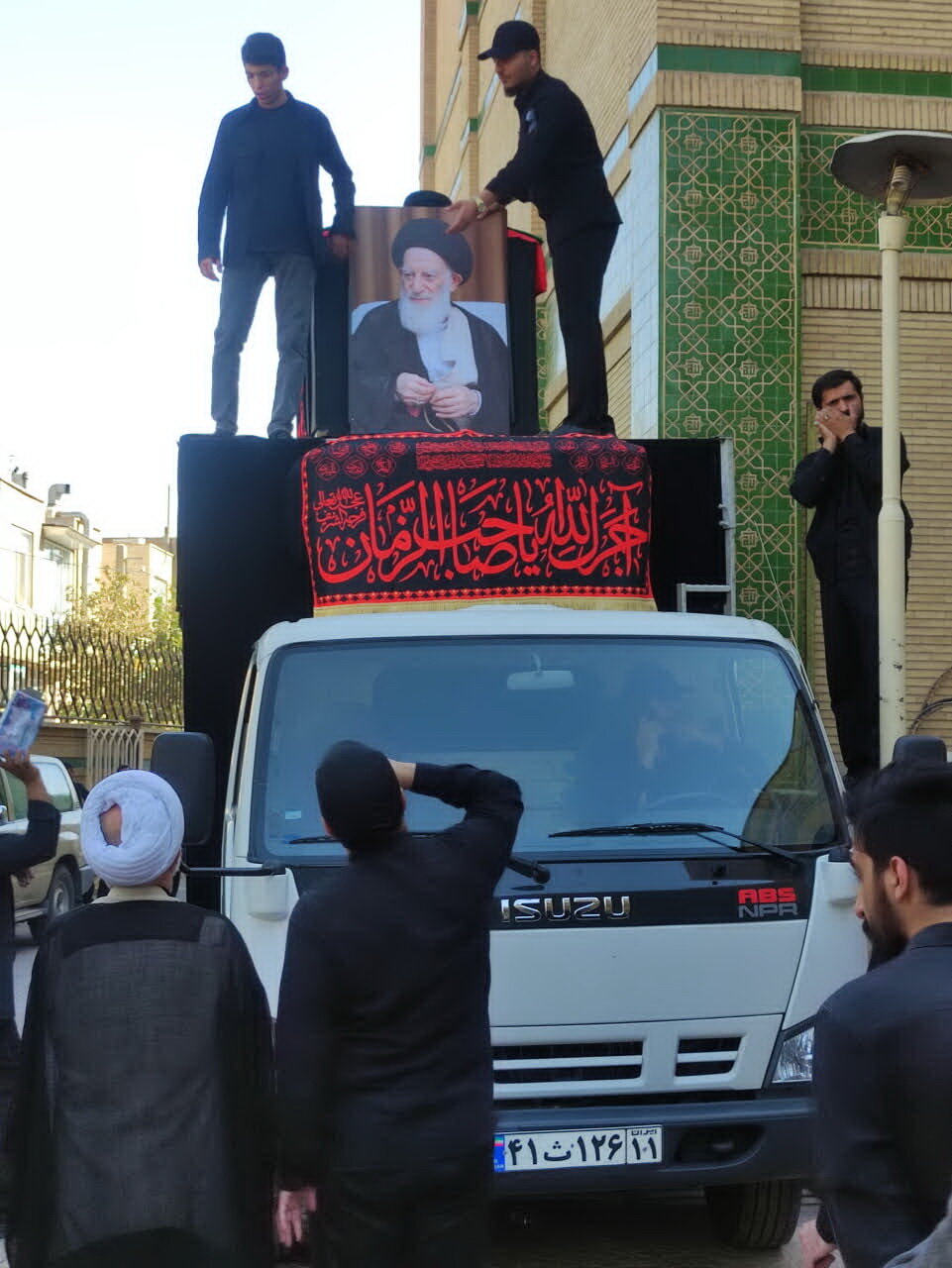 قم المقدسہ میں آیت اللہ العظمیٰ شبیری زنجانی (رہ) کے جسدِ خاکی کی تشییع کا آغاز