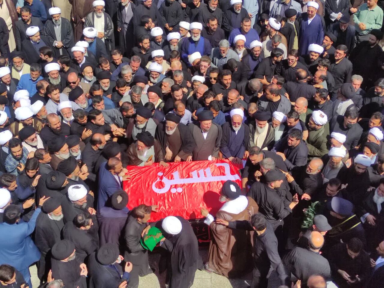 اقامه نماز بر پیکر مطهر  فقیه عالی‌مقام به امامت آیت‌الله العظمی سبحانی + فیلم