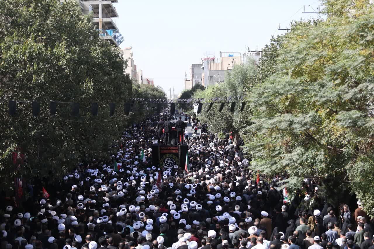 تشييع جثمان آية الله العظمى الشبيري الزنجاني في قم + صور وفيديو