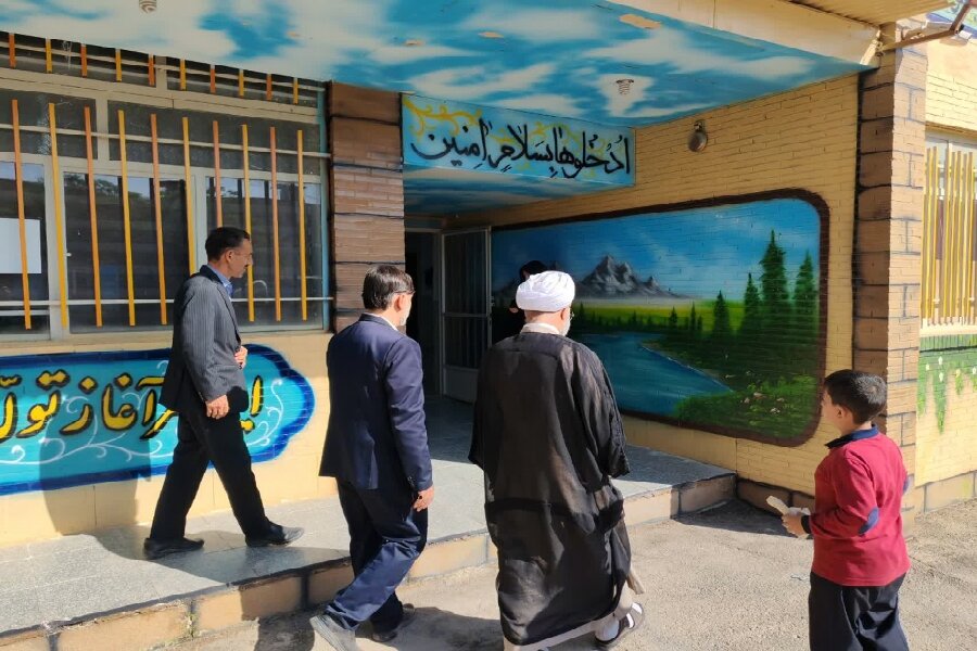 حضور مدیر حوزه علمیه خواهران یزد در صبحگاه آغاز سال تحصیلی دبستان قرآنی حضرت مهدی(عج)