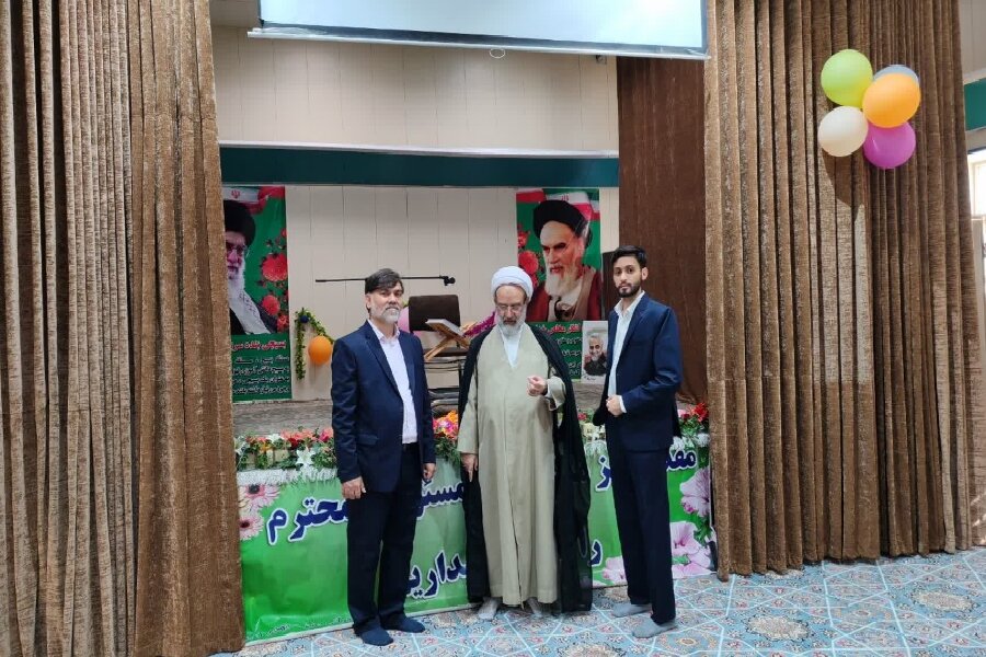 حضور مدیر حوزه علمیه خواهران یزد در صبحگاه آغاز سال تحصیلی دبستان قرآنی حضرت مهدی(عج)