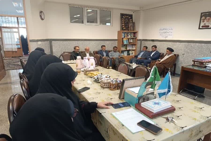 ظرفیت‌های همکاری حوزه علمیه خواهران و فرمانداری تویسرکان بررسی شد