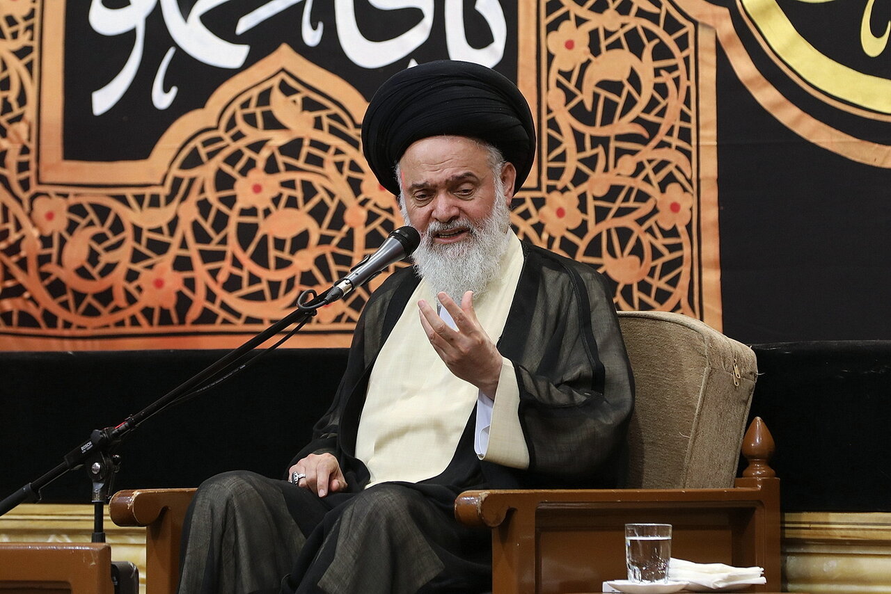 روش علمی و اجتهادی آیتالله العظمی شبیریزنجانی سرمایه حوزه است / ضرورت شناخت و معرفی بزرگان فبل از فقدان آنان