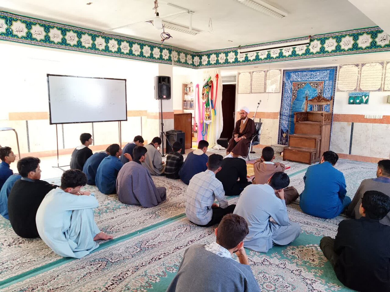 آیین بزرگداشت ارتحال آیت‌الله‌العظمی شبیری زنجانی در مدرسه علمیه الغدیر نراق برگزار شد