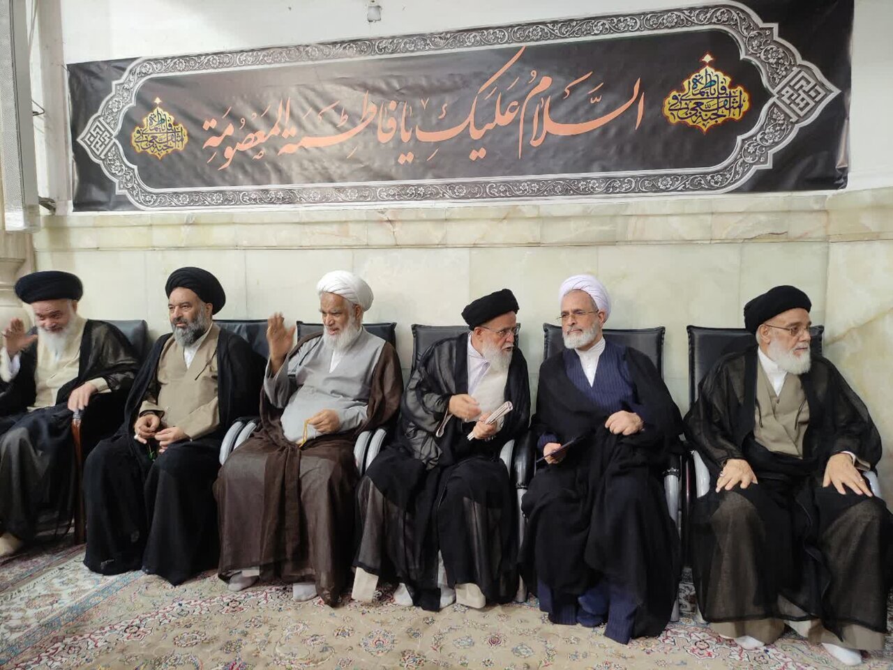 حرم السيدة فاطمة المعصومة (عليها السلام) يحتضن مراسم تأبين آية الله العظمى الشبیری الزنجاني وسط حضور جماهيري واسع + صور
