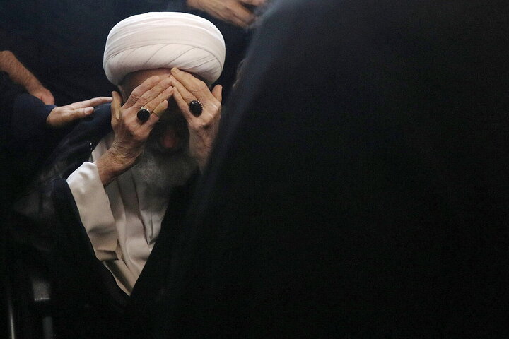 مراسم تأبین آية الله العظمى الشبیری الزنجاني (قدّس سرّه) من قبل قائد الثورة افي حرم السيدة فاطمة المعصومة (عليها السلام)