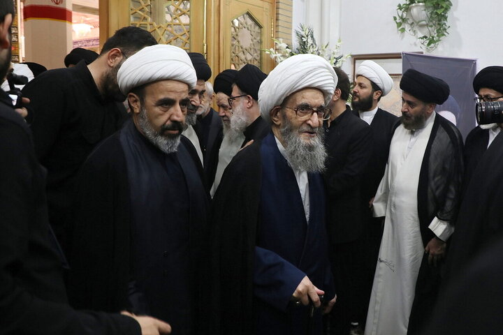 مراسم تأبین آية الله العظمى الشبیری الزنجاني (قدّس سرّه) من قبل قائد الثورة افي حرم السيدة فاطمة المعصومة (عليها السلام)