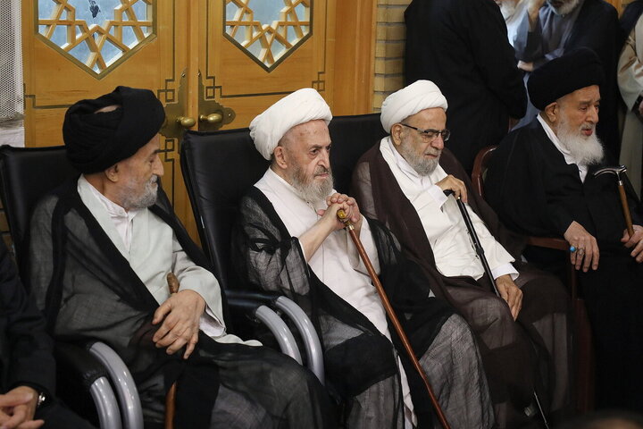 مراسم تأبین آية الله العظمى الشبیری الزنجاني (قدّس سرّه) من قبل قائد الثورة افي حرم السيدة فاطمة المعصومة (عليها السلام)