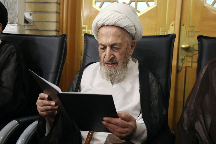 مراسم تأبین آية الله العظمى الشبیری الزنجاني (قدّس سرّه) من قبل قائد الثورة افي حرم السيدة فاطمة المعصومة (عليها السلام)