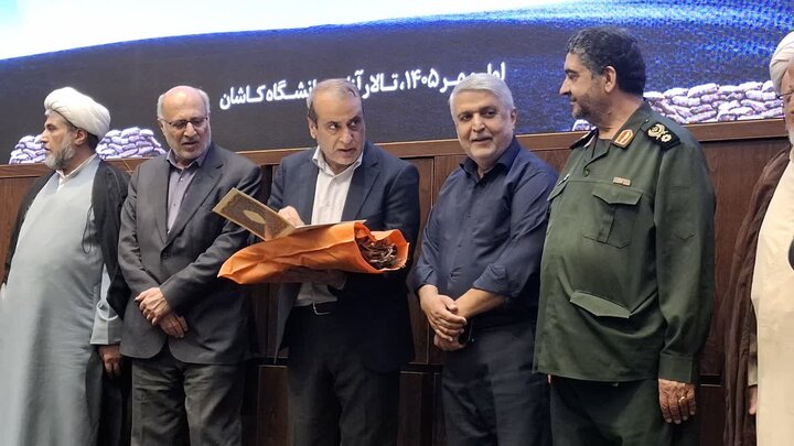 تصاویر/ گرامیداست هفته دفاع مقدس وتجلبل از خانواده معظم شهدا در دانشگاه کاشان