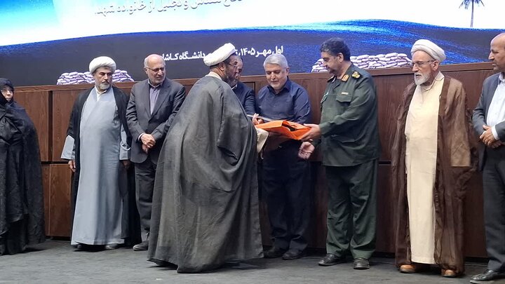 تصاویر/ گرامیداست هفته دفاع مقدس وتجلبل از خانواده معظم شهدا در دانشگاه کاشان