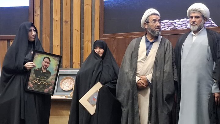 تصاویر/ گرامیداست هفته دفاع مقدس وتجلبل از خانواده معظم شهدا در دانشگاه کاشان