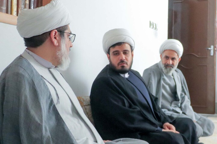 تصاویر|  دیدار رئیس مرکز خدمات حوزه های علمیه کشور با مادر شهید حسین گرامی