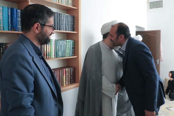 تصاویر|  دیدار رئیس مرکز خدمات حوزه های علمیه کشور با مادر شهید حسین گرامی