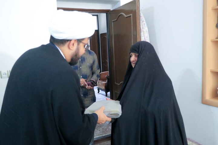 تصاویر|  دیدار رئیس مرکز خدمات حوزه های علمیه کشور با مادر شهید حسین گرامی