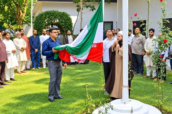 দিল্লিতে উড়ল ইরানের জাতীয় পতাকা