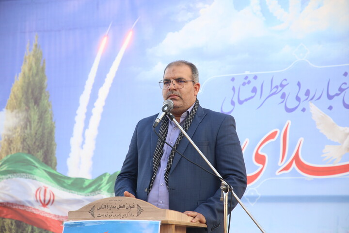 تصاویر/ آیین غبارروبی و عطرافشانی قبور مطهر شهدا در اصفهان