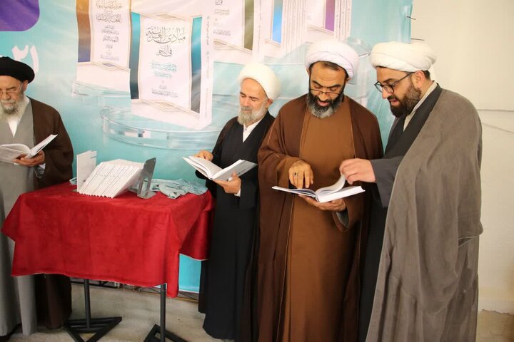 تصاویر |آیین رونمایی از ۲۱ جلد کتاب درسی حوزه علمیه اصفهان