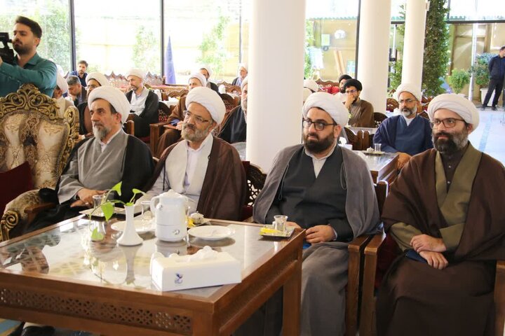 تصاویر |آیین رونمایی از ۲۱ جلد کتاب درسی حوزه علمیه اصفهان
