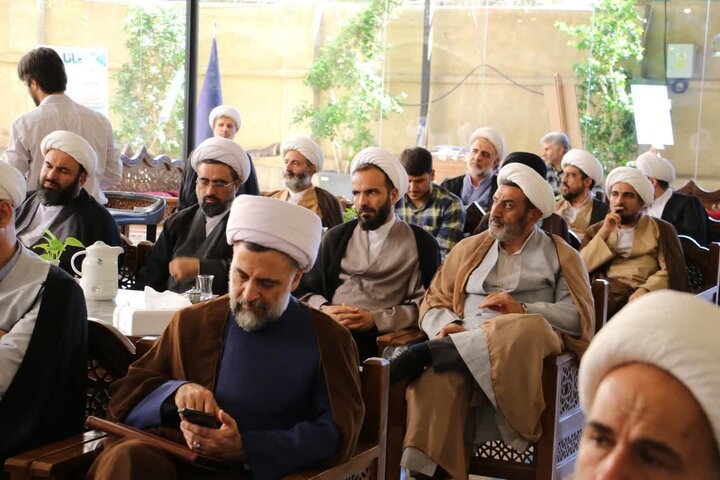 تصاویر |آیین رونمایی از ۲۱ جلد کتاب درسی حوزه علمیه اصفهان