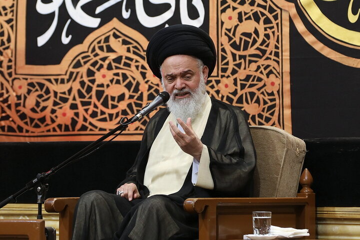 حرم السيدة فاطمة المعصومة (عليها السلام) يحتضن مراسم تأبين آية الله العظمى الشبیری الزنجاني وسط حضور جماهيري واسع + صور