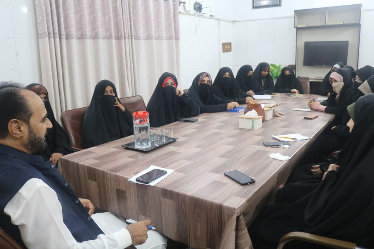 کراچی پاکستان میں لائبریری مینجمنٹ پر 6 روزہ تربیتی ورکشاپ:طالبات کا علمی و تحقیقی میدان میں آگے بڑھنے کے لیے جدید مہارتوں سے آراستہ ہونا ضروری،مقررین