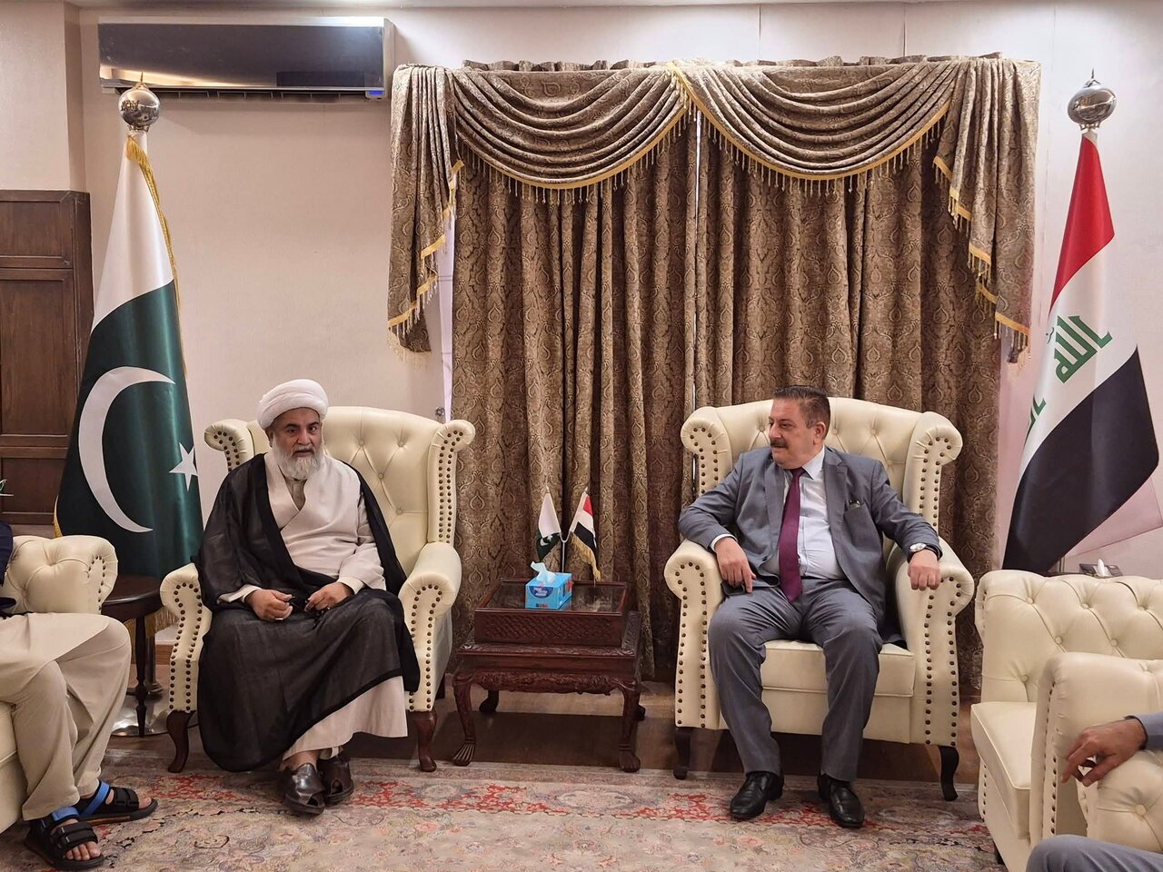 علامہ راجہ ناصر عباس جعفری کا اسلام آباد میں عراقی سفارت خانے کا دورہ؛ باہمی دلچسپی کے مختلف امور پر تبادلہ خیال