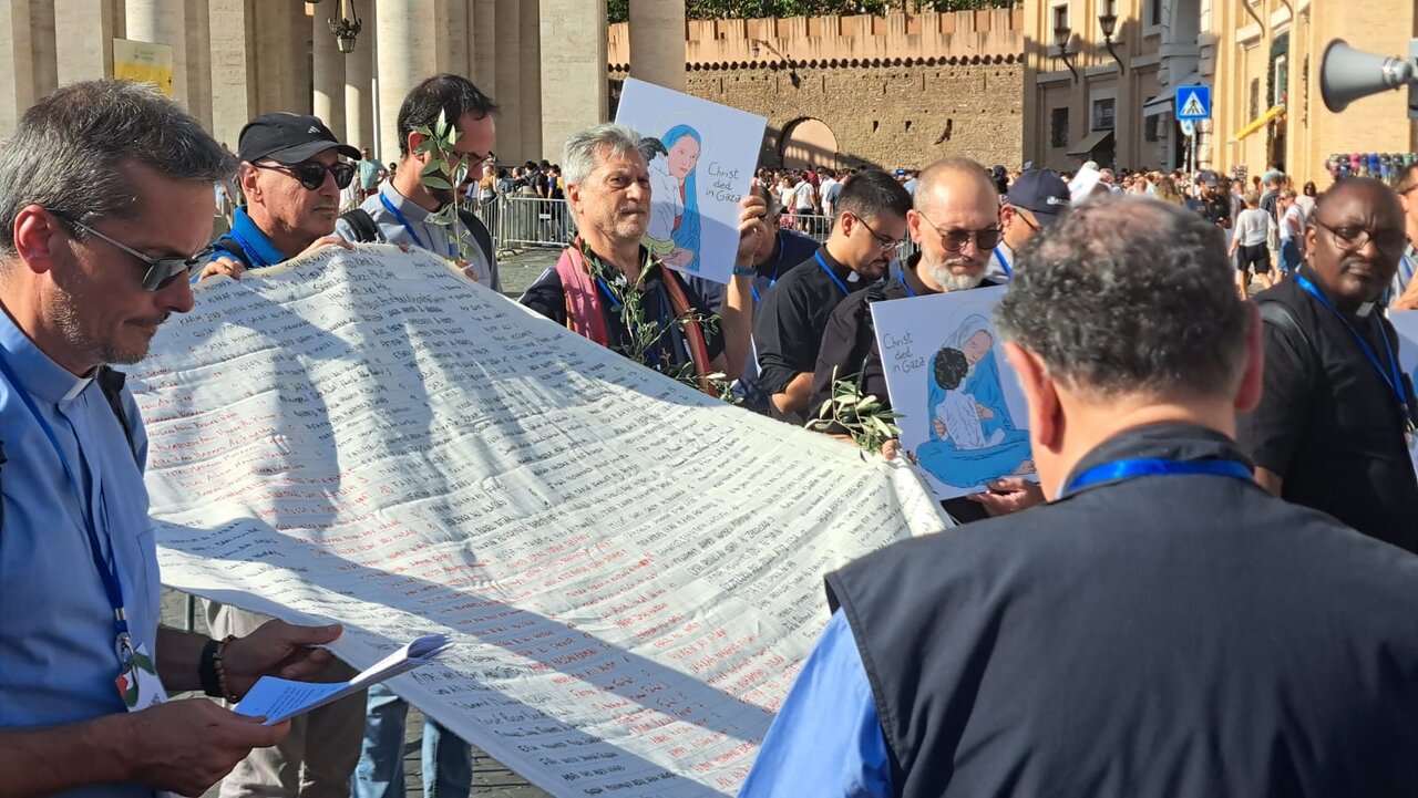 راهپیمایی کشیشان علیه نسل‌کشی کودکان فلسطینی و لبنانی