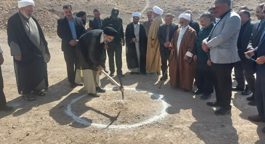 آئین تکریم و معارفه امام جمعه شهر جوشقان قالی کاشان برگزار شد