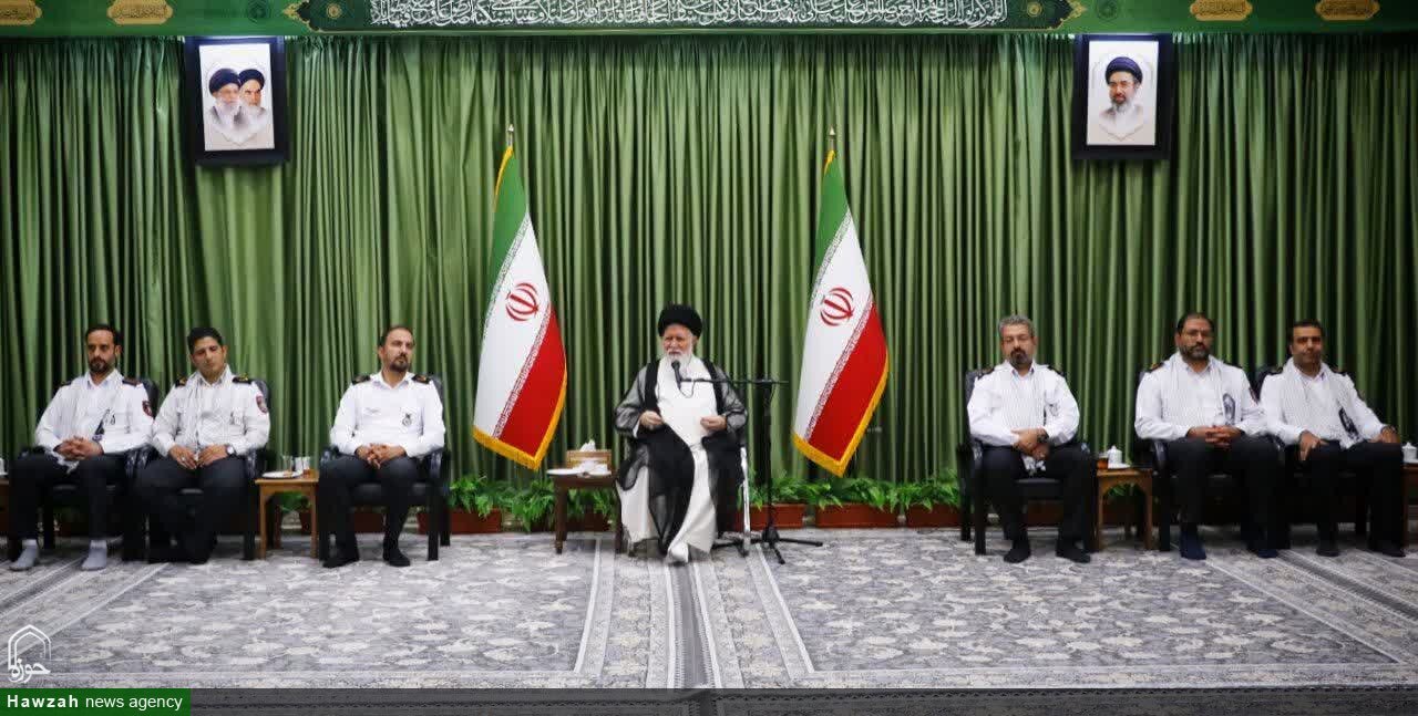 آتش‌نشانان فراتر از مهار آتش، سازمان منجی و نجات‌دهنده جامعه هستند/ مشکلات معیشتی آتش‌نشانان مشهد توسط شهرداری حل شود