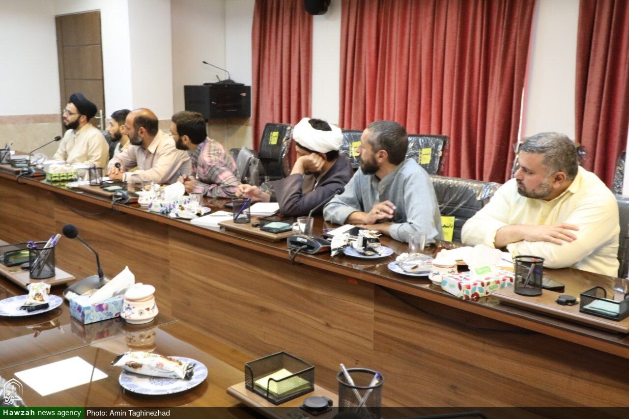 دوره نقد جریان الحاد و پوچگرایی در حوزه علمیه استان یزد
