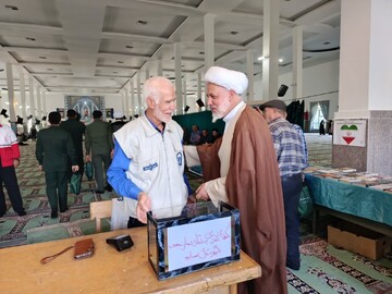 تصاویر/ برپایی میز خدمت در مصلای شهرستان ساوه
