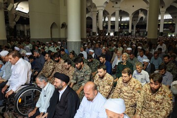 تصاویر/ حضور نمایندگان سربازان سپاه استان قم در نماز جمعه