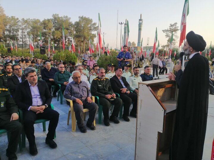 تصاویر/ گلزار شهدای کاشان در آیین سراسری «مهمانی لاله‌ها» گلباران شد