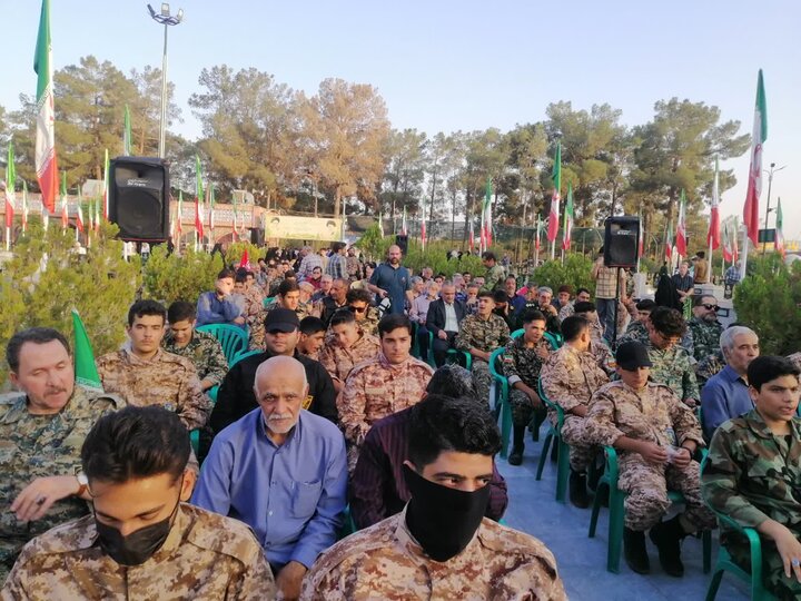 تصاویر/ گلزار شهدای کاشان در آیین سراسری «مهمانی لاله‌ها» گلباران شد