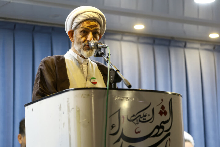 تصاویر / حضور رئیس هیئت‌مدیره مجمع عالی حکمت اسلامی در تجمع شبانه مردم تبریز