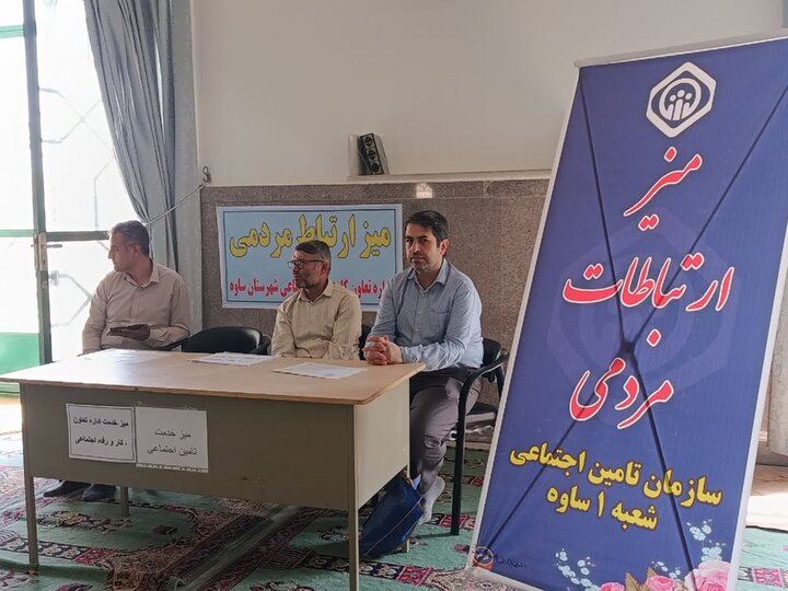 تصاویر/برپایی میز خدمت در مصلای شهرستان ساوه