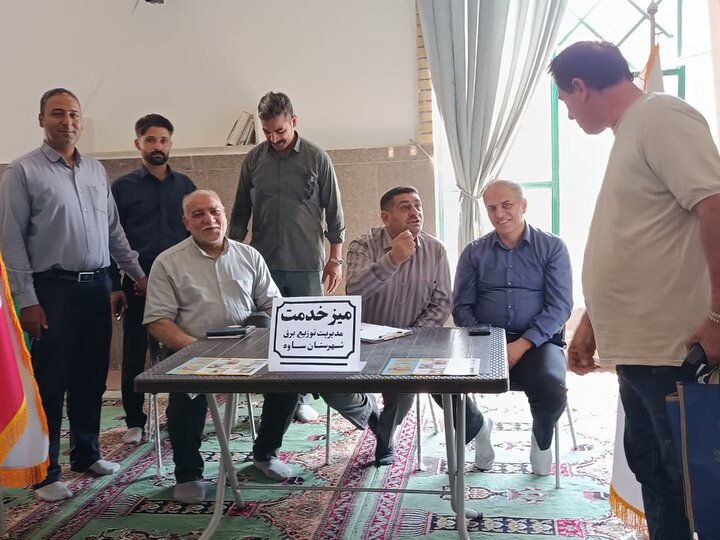 تصاویر/برپایی میز خدمت در مصلای شهرستان ساوه