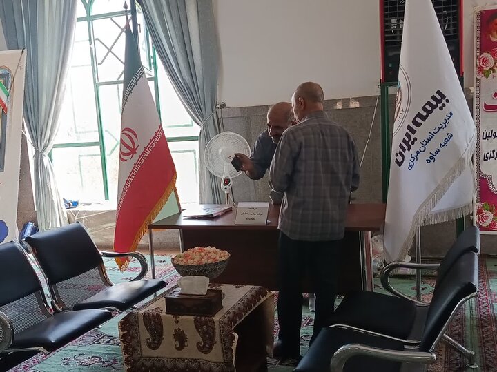 تصاویر/برپایی میز خدمت در مصلای شهرستان ساوه