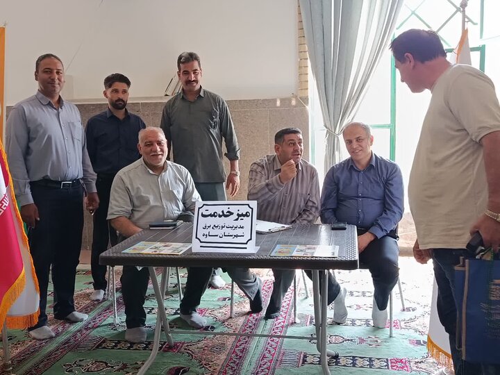 تصاویر/برپایی میز خدمت در مصلای شهرستان ساوه