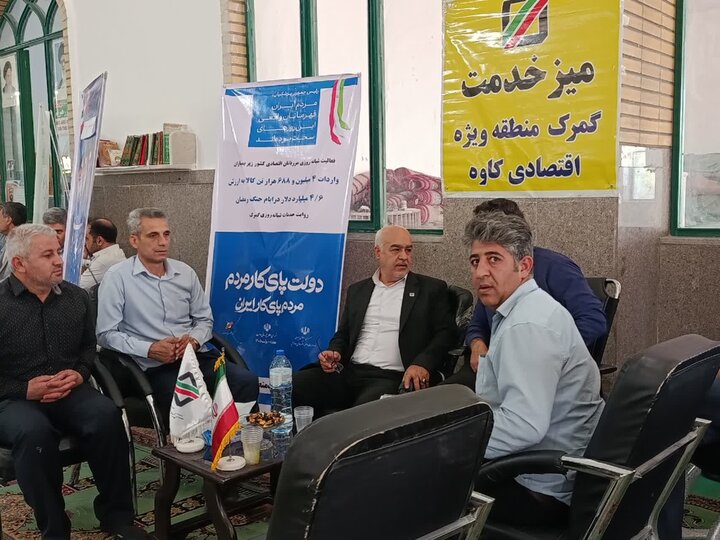 تصاویر/برپایی میز خدمت در مصلای شهرستان ساوه